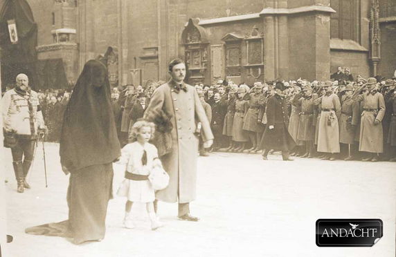 Kaiser Karl mit Kaiserin Zita und Kronprinz Otto begleiten den Trauerzug Kaiser Franz Josef, Wien 1916